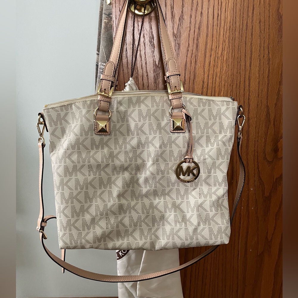 Michael kors cross body tote